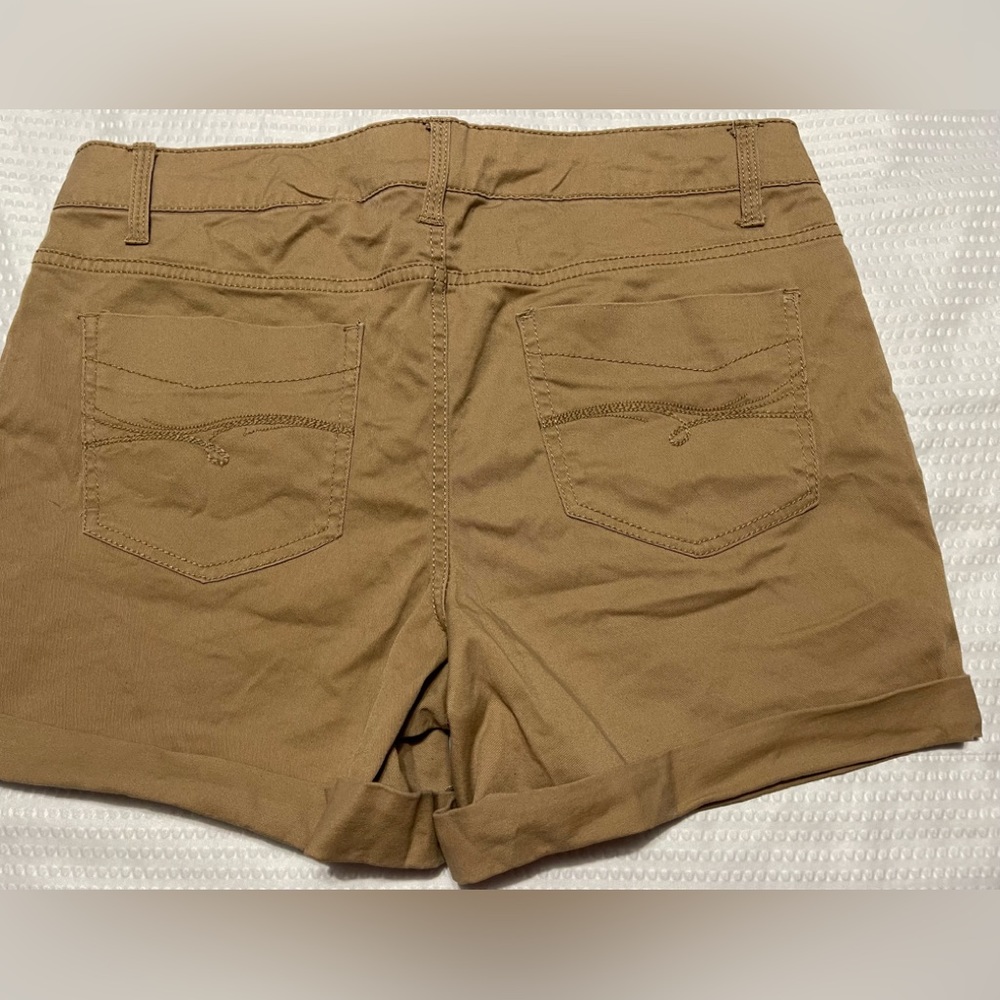 Tan shorts - Picture 2 of 6